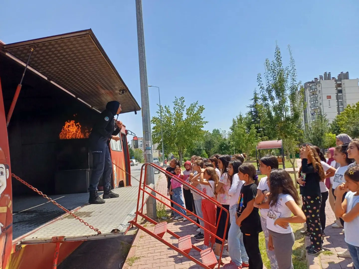 Büyükşehir’den gençlere ‘yangın’ bilgilendirmesi